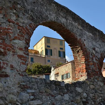 Ca' Di Camineve Bed & Breakfast